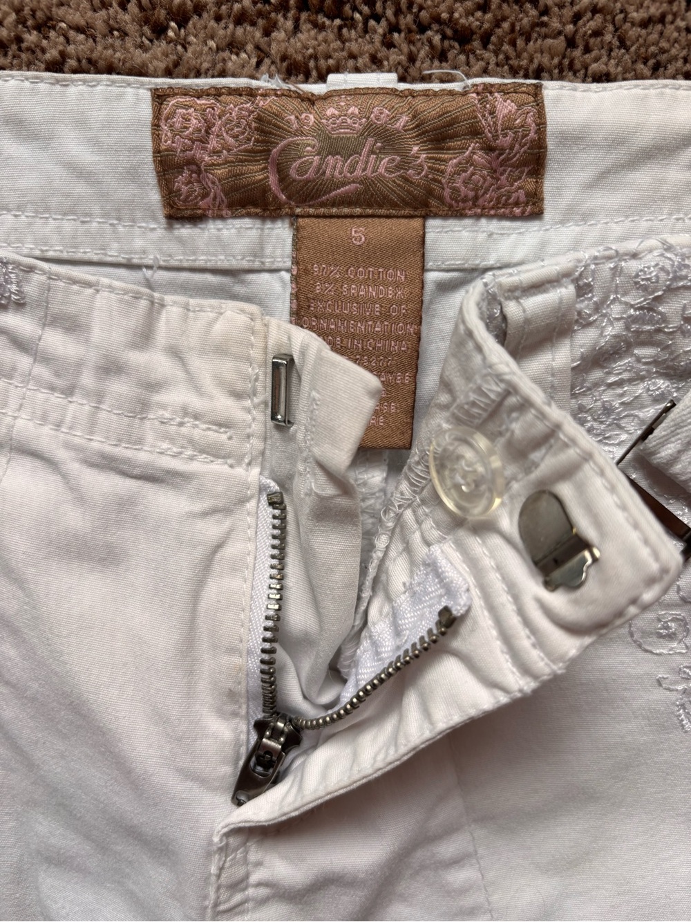 Candie's White Low-Rise Denim Capris
